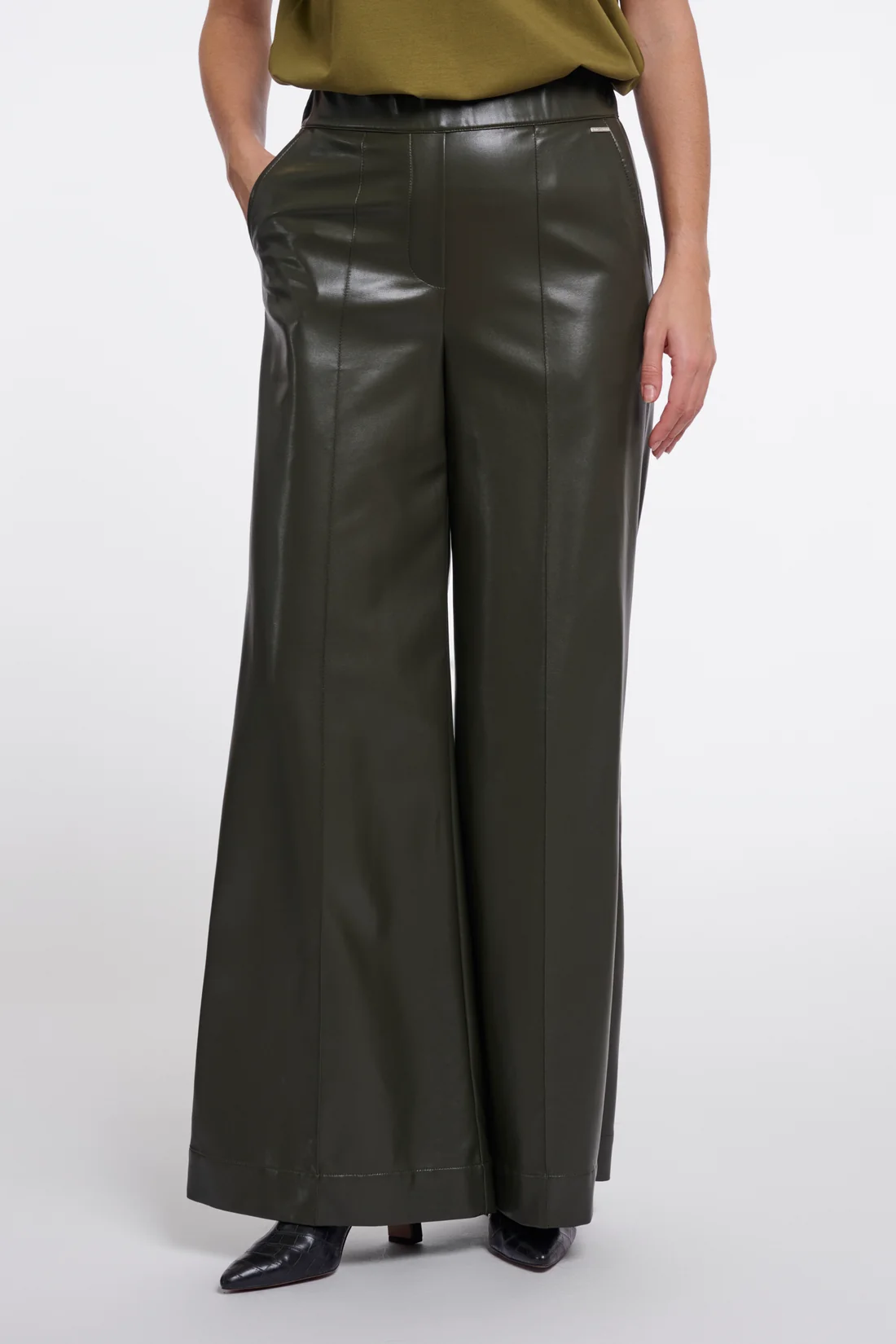 ThereseRegular.7502612_Hunter-green_01